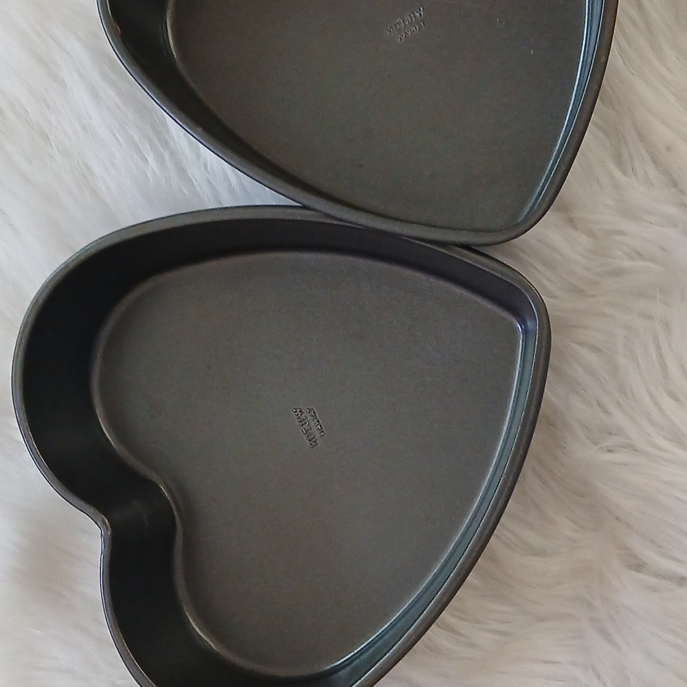 Wilton Heart Shape Baking Pans Set - Picture 8 of 8